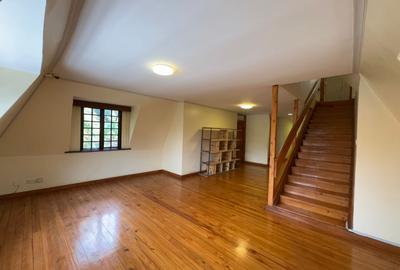 5 Bed House with En Suite in Runda - 2
