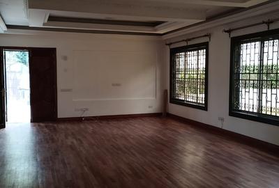 5 Bed Townhouse with En Suite in Westlands Area - 4