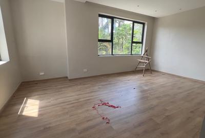 5 Bed Townhouse with En Suite in Lavington - 2