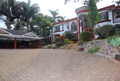 6 Bed House with En Suite in Nyari