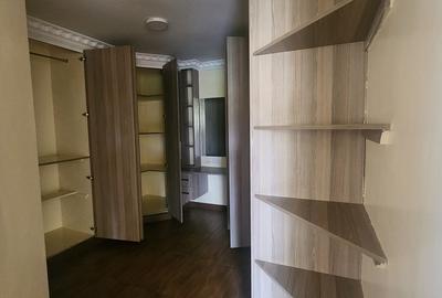 6 Bed Townhouse with En Suite in Lavington - 4