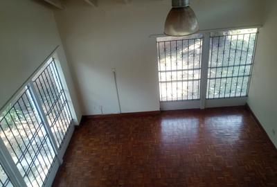 Commercial Property with Parking at Gama Pinto Road