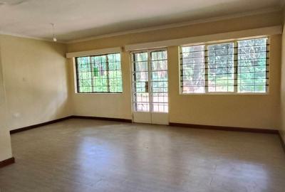 4 Bed House with En Suite in Rosslyn - 4