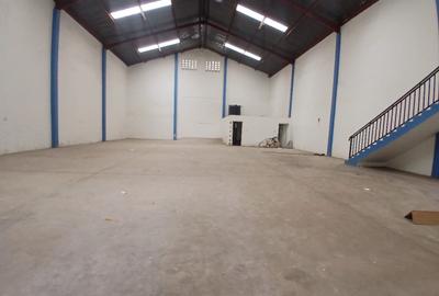 5,700 ft² Warehouse with Backup Generator in Industrial Area - 2