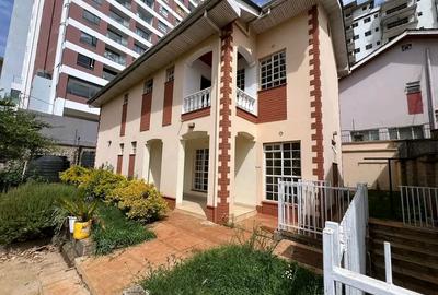 4 Bed Villa with En Suite in Lavington
