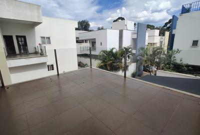 4 Bed Villa with En Suite in Westlands Area