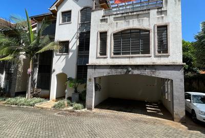 5 Bed Townhouse with En Suite in Lavington