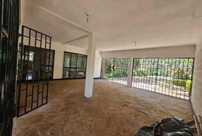 4 Bed House with En Suite in Rosslyn - 4