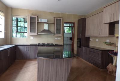4 Bed House with En Suite at Windy Ridge - 2