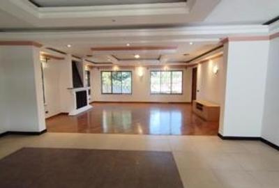 4 Bed Townhouse with En Suite in Westlands Area