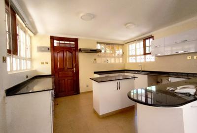 4 Bed Townhouse with En Suite in Kyuna