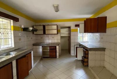 5 Bed Townhouse with En Suite in Lavington