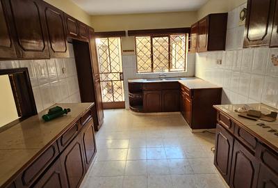 4 Bed Townhouse with En Suite at Kileleshwa