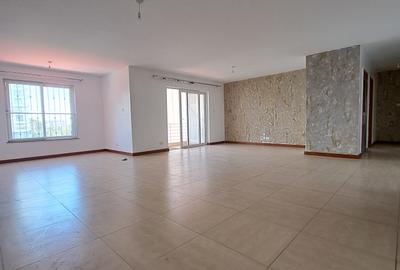3 Bed Apartment with En Suite in Lavington - 4