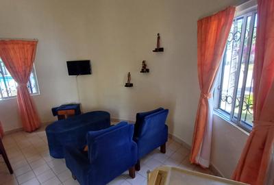 Serviced 1 Bed Apartment with En Suite at 1St Avenue - 4