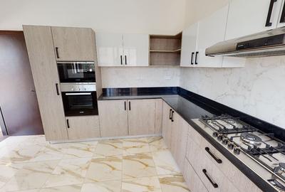 3 Bed Apartment with En Suite in Parklands