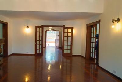 6 Bed Villa with En Suite at Kitusuru - 4