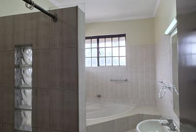 3 Bed Apartment with En Suite in Lavington - 4