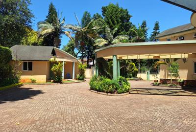 5 Bed House with En Suite in Runda