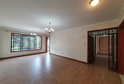 4 Bed Apartment with En Suite at 2Nd Parklands Avenue