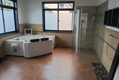 5 Bed Townhouse with En Suite in Lavington