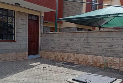 4 Bed House with En Suite in Donholm