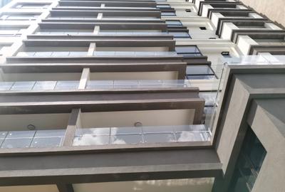 3 Bed Apartment with En Suite in Riverside