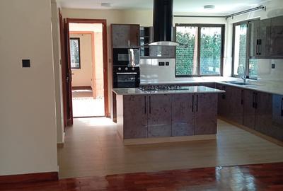 4 Bed Townhouse with En Suite in Karen - 2