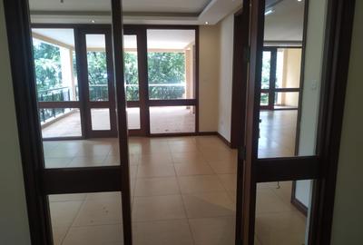 3 Bed Apartment with En Suite in Riverside