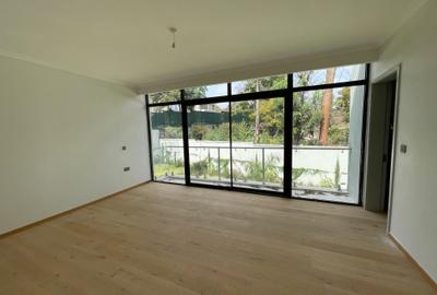 5 Bed Villa with En Suite in Lavington - 4