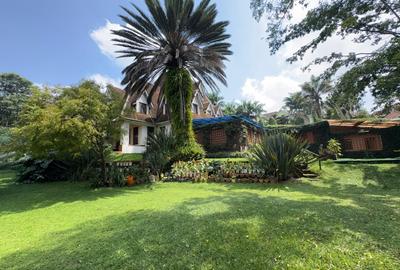 5 Bed House with En Suite in Runda
