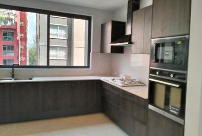 5 Bed Apartment with En Suite in Westlands Area