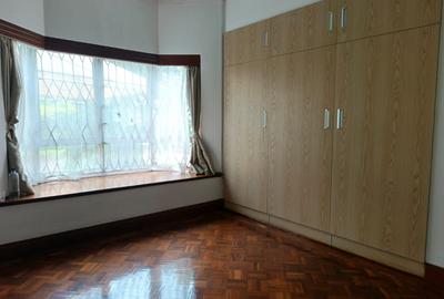 5 Bed Villa with Swimming Pool in Runda - 4