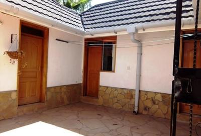 4 Bed House with En Suite at Hillcrest