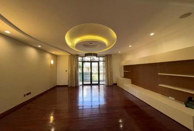 5 Bed House with En Suite in Runda - 2