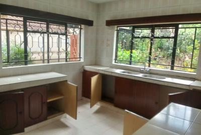 5 Bed House with En Suite in Lavington