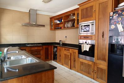 3 Bed House with En Suite in Loresho