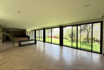 5 Bed Townhouse with En Suite at Westlands - 3