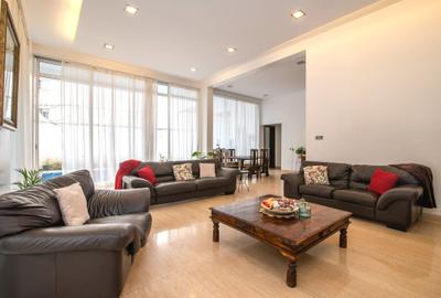 5 Bed Townhouse with En Suite in Spring Valley