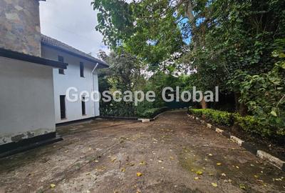 7 Bed House with En Suite in Kitisuru