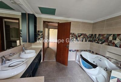 4 Bed House with En Suite in Kitisuru