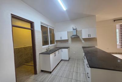 4 Bed Apartment with En Suite at Parklands Road - 2