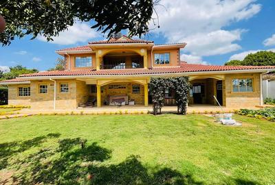 7 Bed House with En Suite in Runda