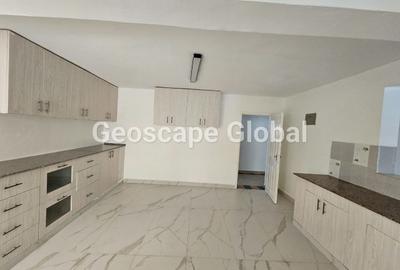 5 Bed House with En Suite in Nyari