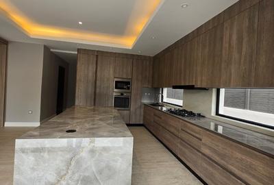 Serviced 3 Bed Apartment with En Suite in Runda - 4