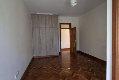 5 Bed Townhouse with En Suite in Spring Valley - 4