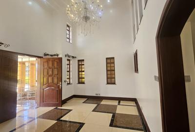 5 Bed House with En Suite in Runda - 2