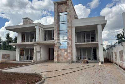 5 Bed Villa with En Suite in Runda