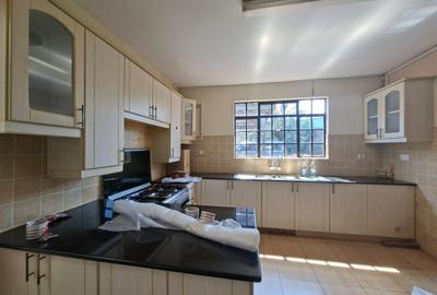 4 Bed Townhouse with En Suite in Runda