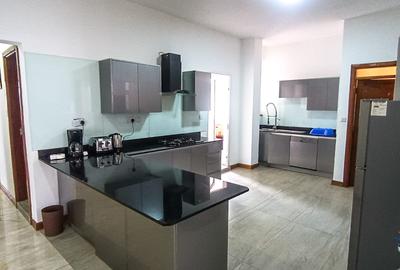 Furnished 4 Bed Apartment with En Suite in General Mathenge